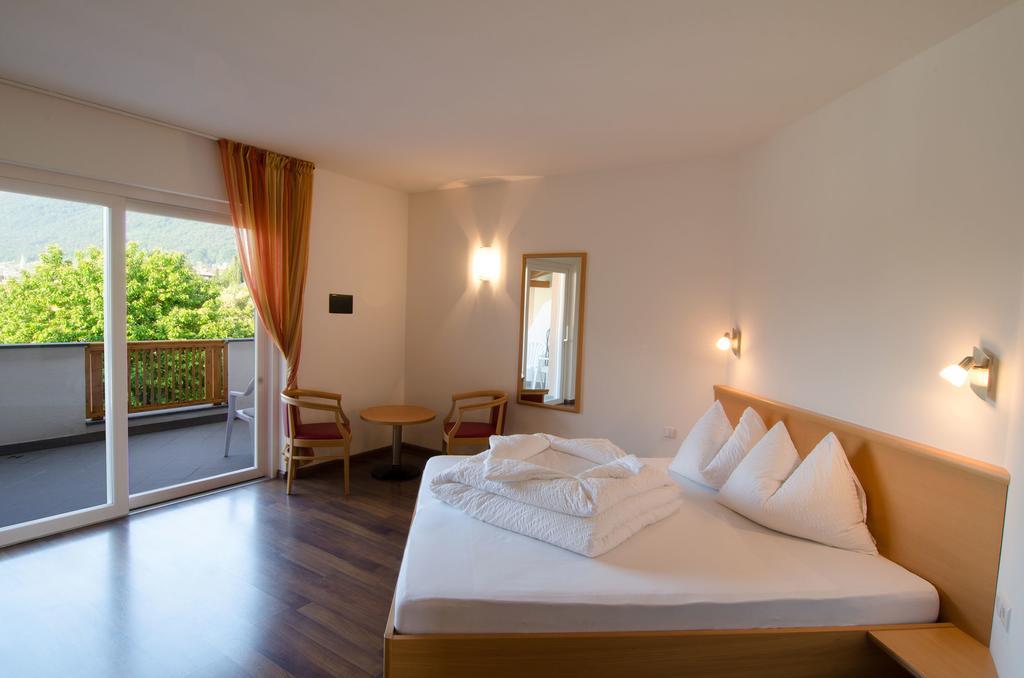 Garni Hotel Peterlinhof Caldaro Kamer foto