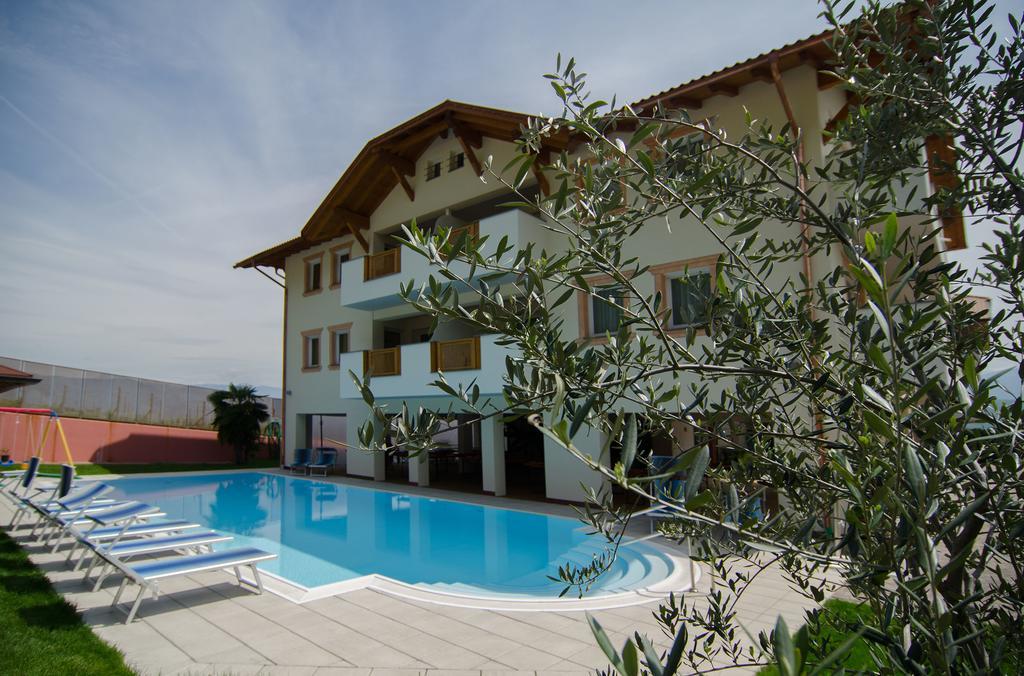 Garni Hotel Peterlinhof Caldaro Buitenkant foto