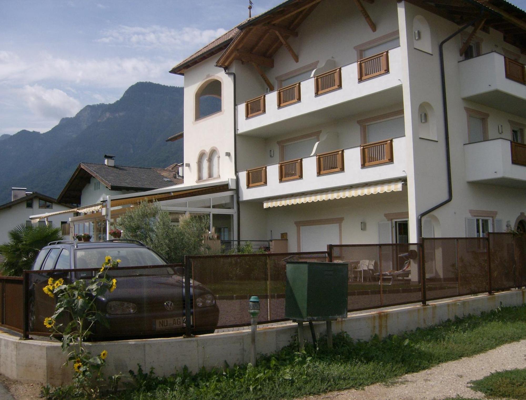 Garni Hotel Peterlinhof Caldaro Buitenkant foto