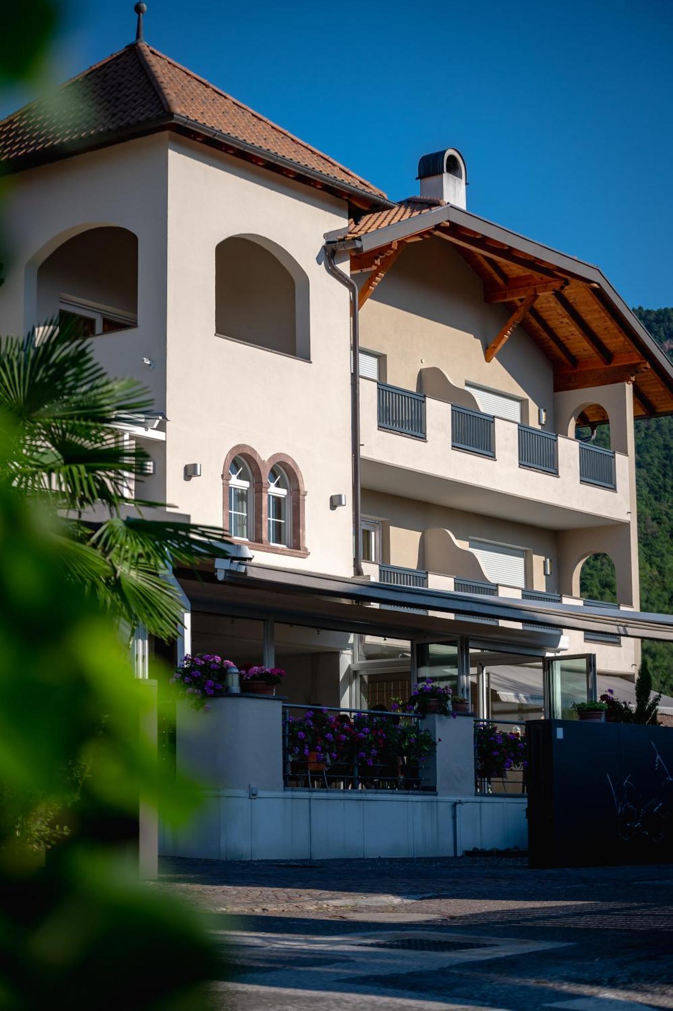 Garni Hotel Peterlinhof Caldaro Buitenkant foto