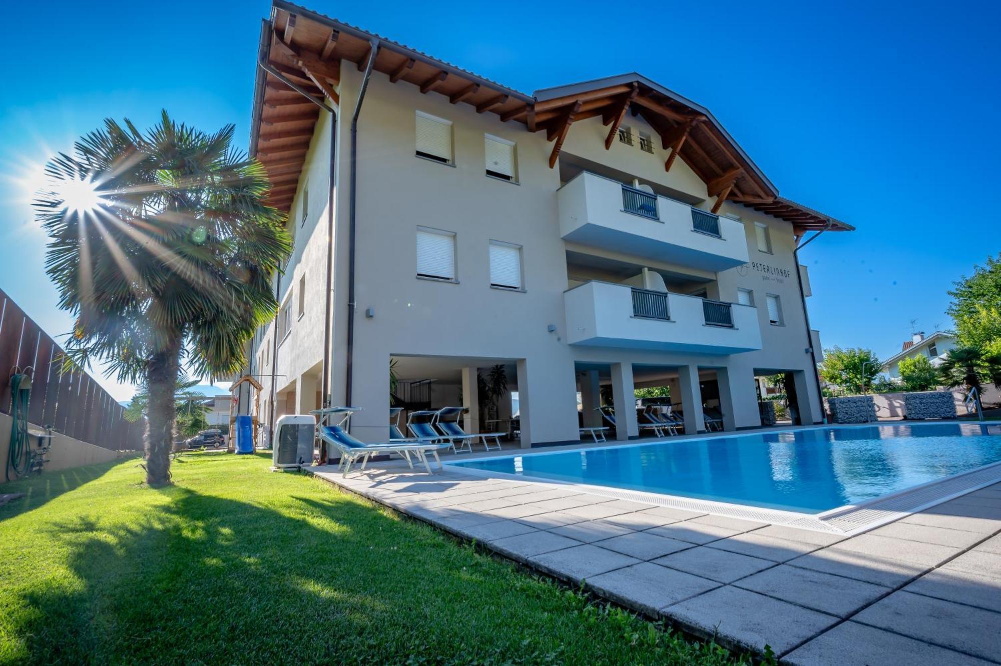 Garni Hotel Peterlinhof Caldaro Buitenkant foto