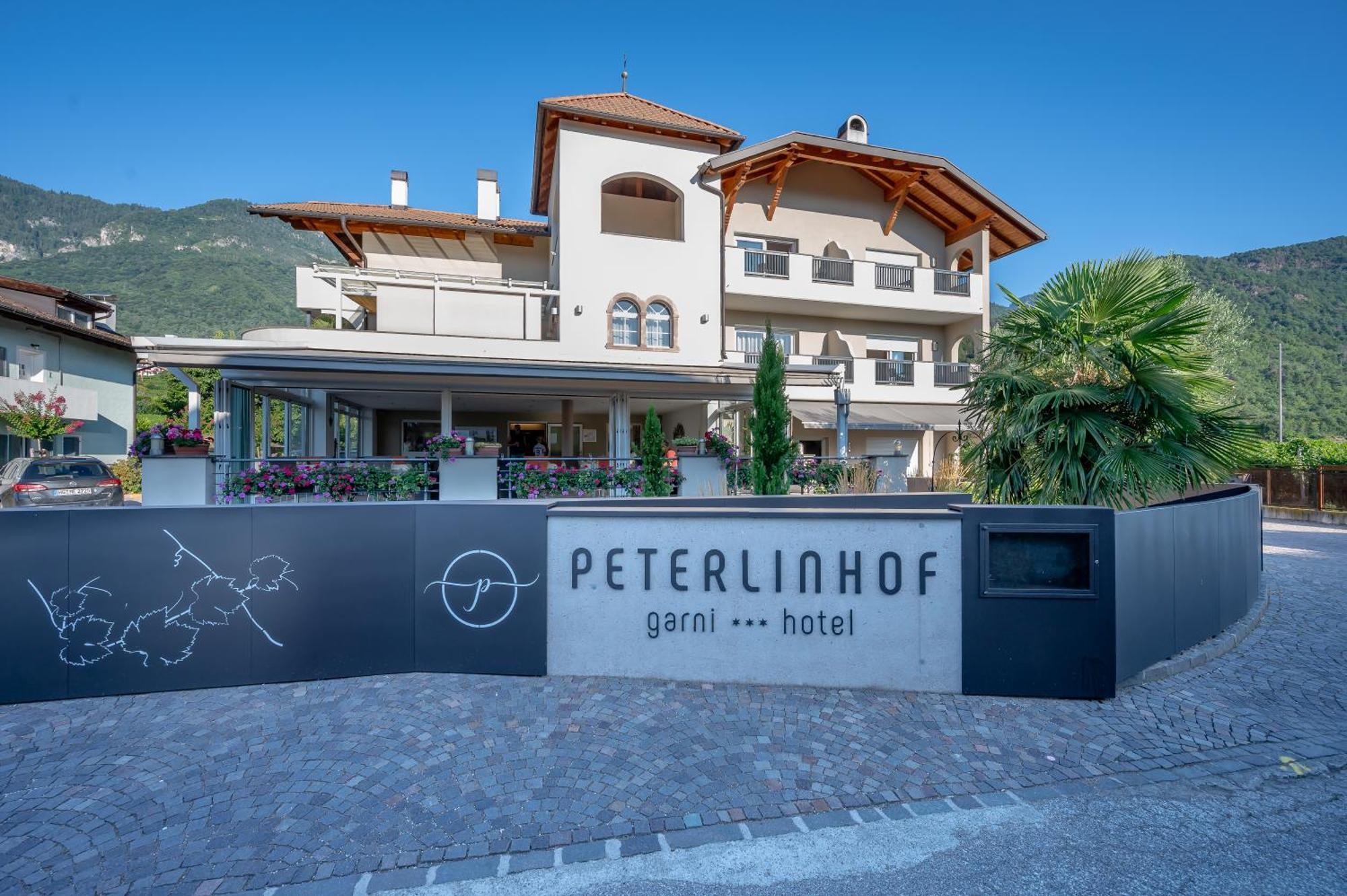 Garni Hotel Peterlinhof Caldaro Buitenkant foto