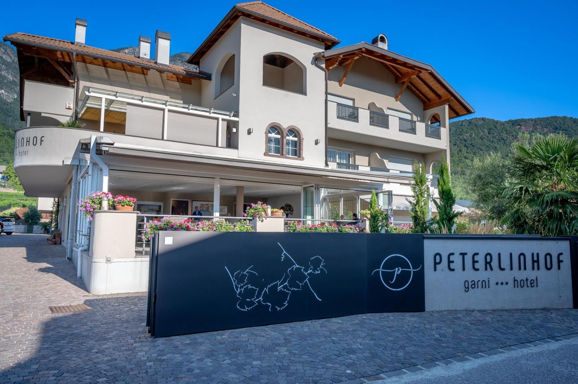 Garni Hotel Peterlinhof Caldaro Buitenkant foto