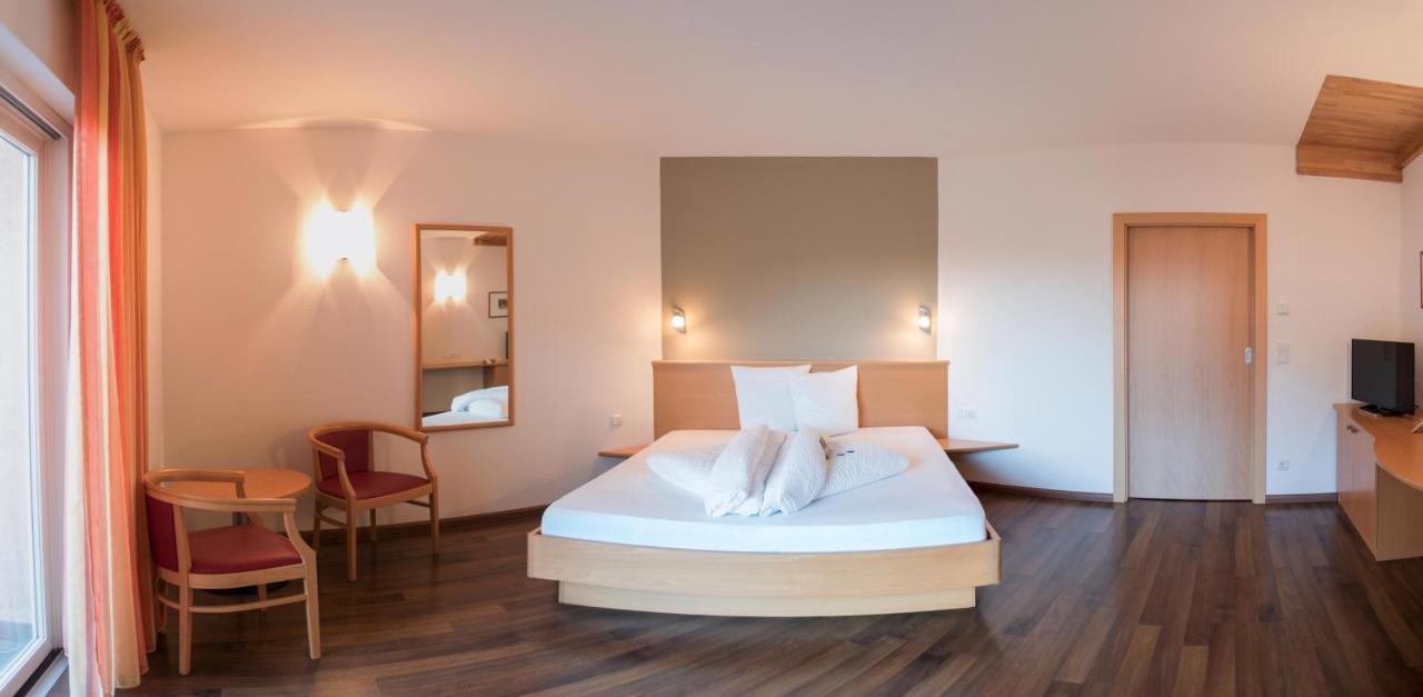 Garni Hotel Peterlinhof Caldaro Buitenkant foto